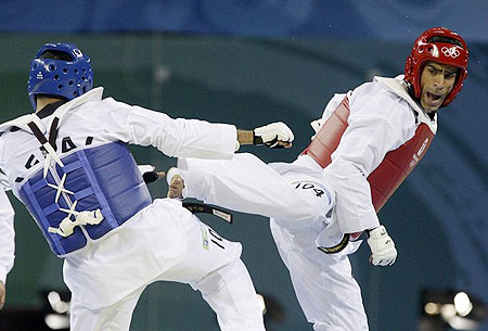 Deepak Bista of Nepal and Hadi Saei of Iran (red) fight during their men's -80kg preliminary round of 16 taekwondo match at the Beijing 2008 Olympic Games, August 22, 2008. 
